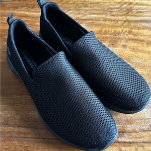 Sketchers GogaMax Go Walk Joy Women’s Shoes Size 8